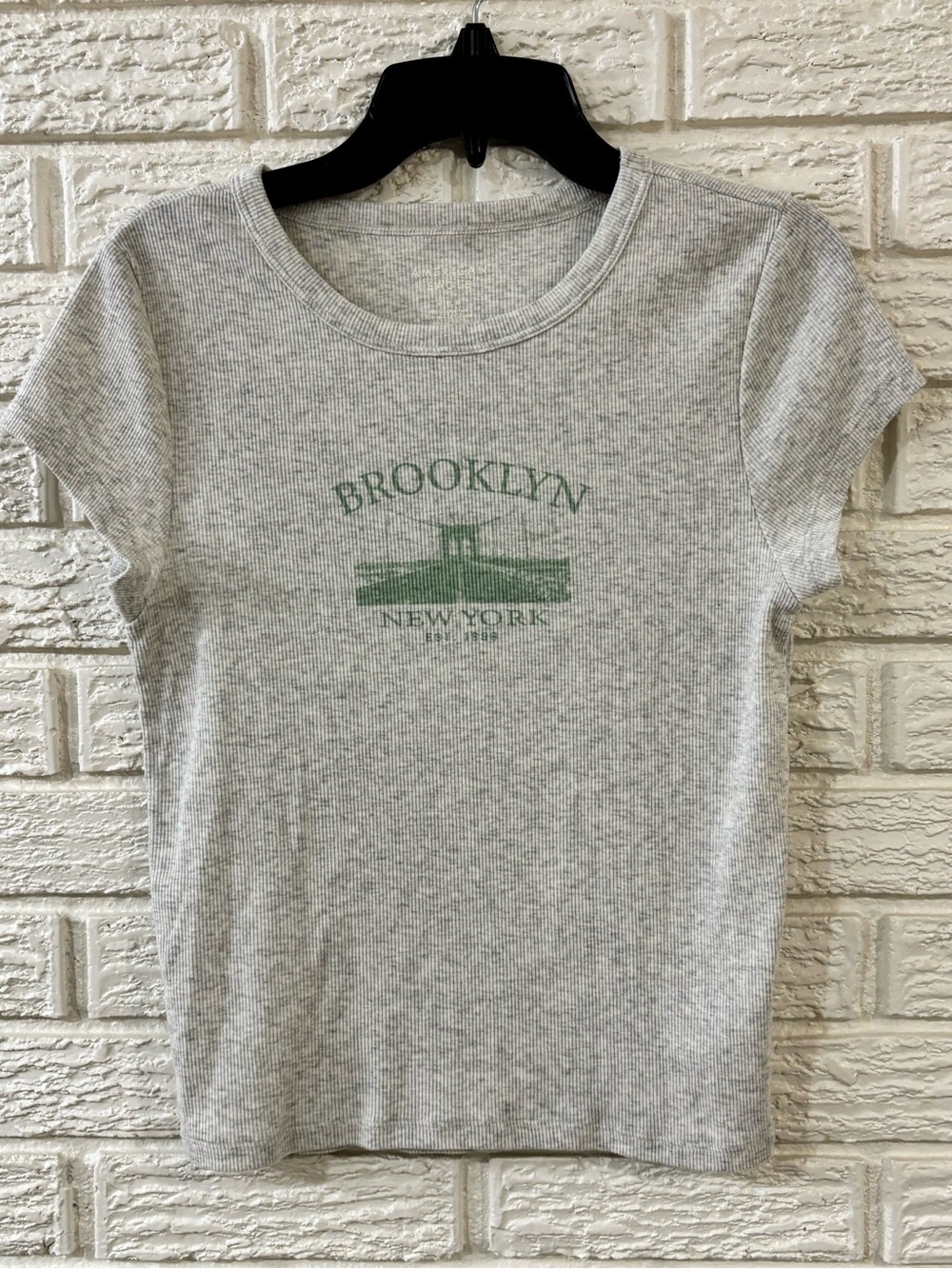 American Eagle Gray Ribbed Knit Brooklyn New York Graphic Tee Round Neck M